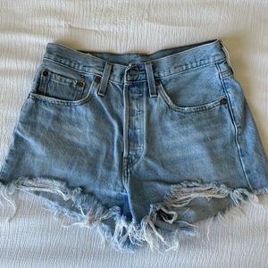 Levi’s 501 shorts!! Size 27!